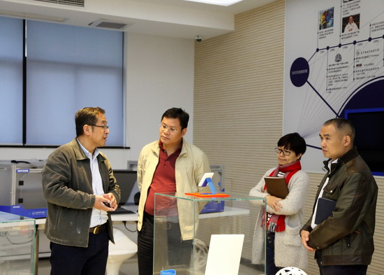 北京市经信委有关负责同志来校调研1_缩小大小