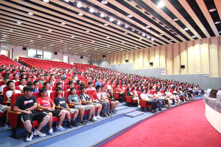 说明: D:\城建学部网站\新生见面会\2018级新生见面会照片\536415413235399492.jpg